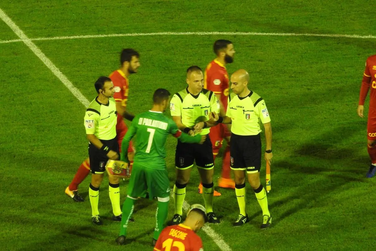 Calcio. Catanzaro-Avellino 3-1. Cronaca e commenti dei tecnici Grassadonia e Capuano con highlighs