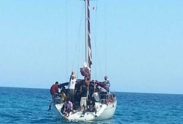 Migranti: in cinquanta sbarcati su veliero a Ferruzzano (RC)