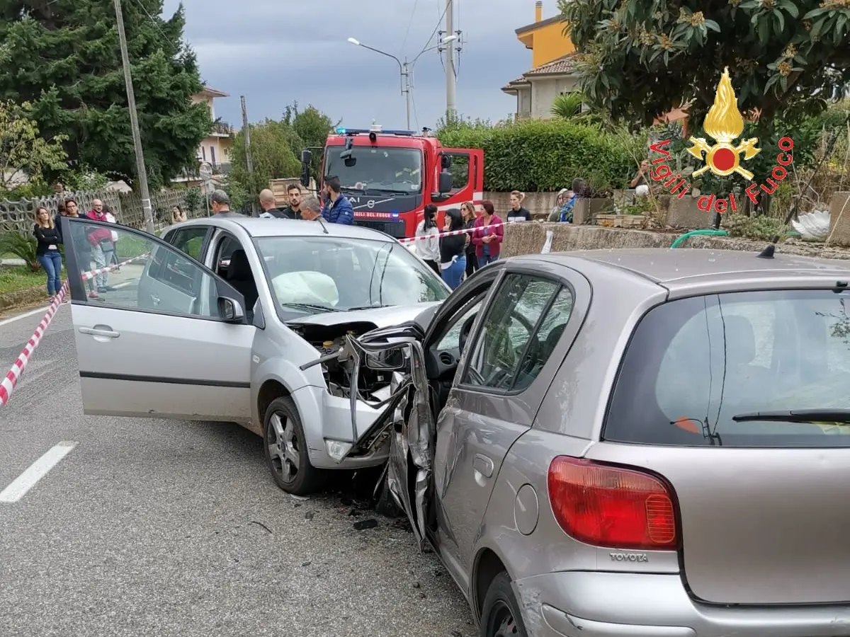 Lamezia. Gravissimo incidente stradale, uomo estratto dalle lamiere da VVF sul posto Suem118