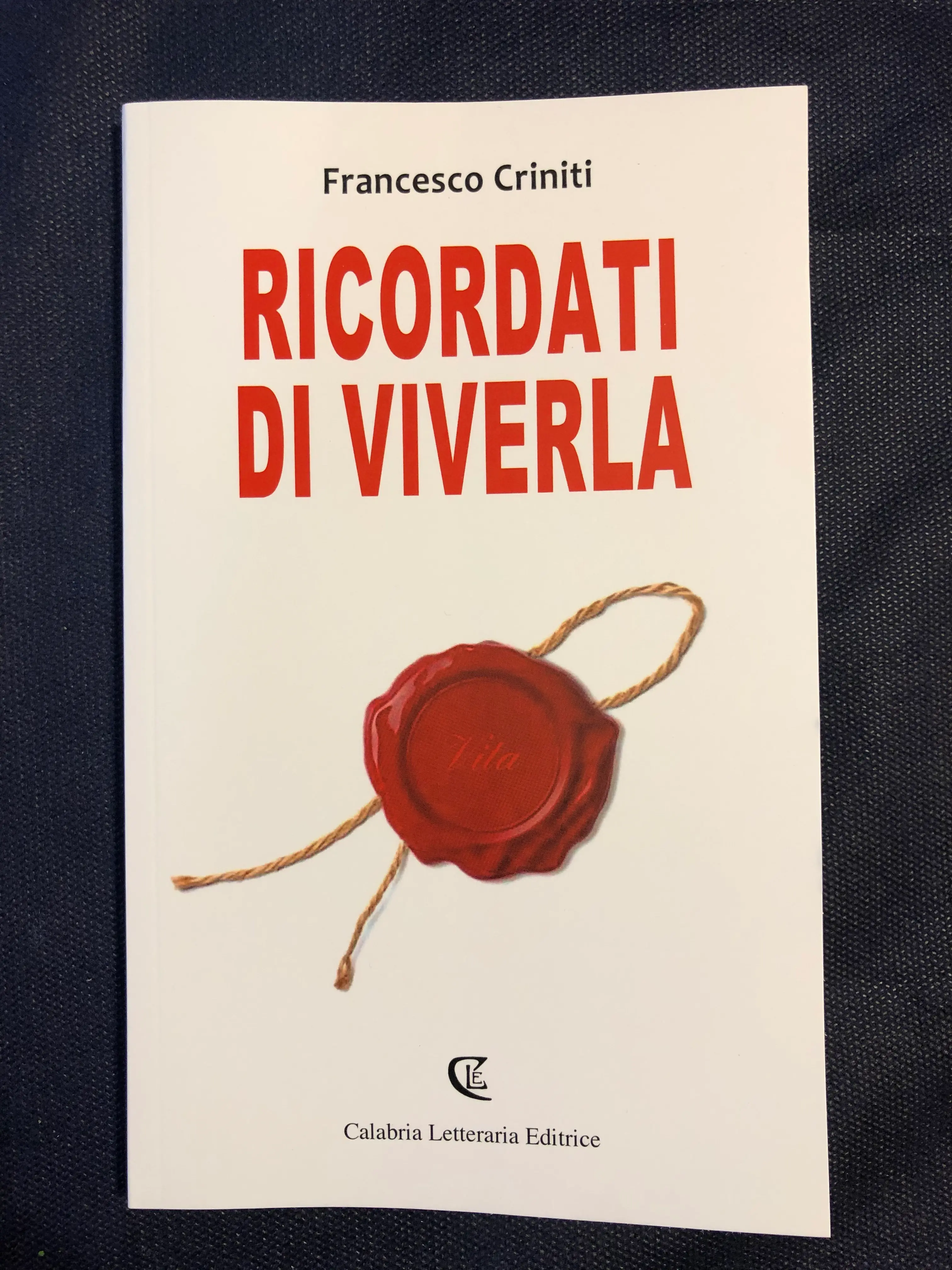 Ricordati di Viverla, è il libro, opera prima, di Francesco Criniti