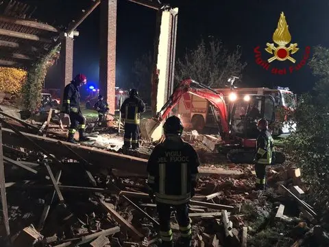 Fermata una persona per edificio esploso in Piemonte assistita da un avvocato. Massimo riserbo