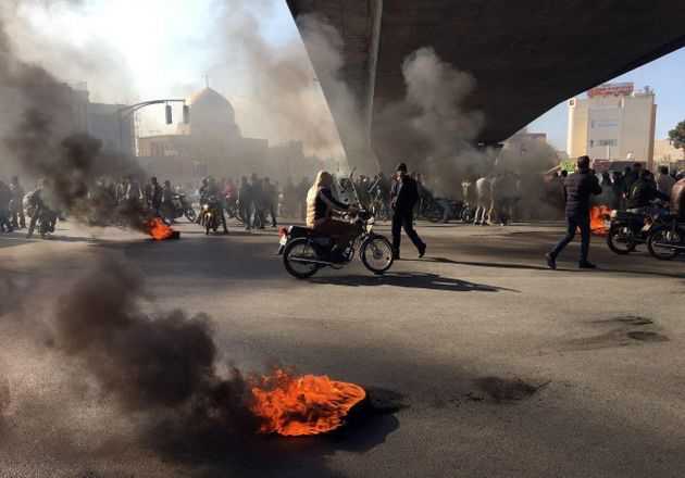 Iran, oltre 1.000 arresti in manifestazioni contro rincari khamenei, banditi a ordini nemici