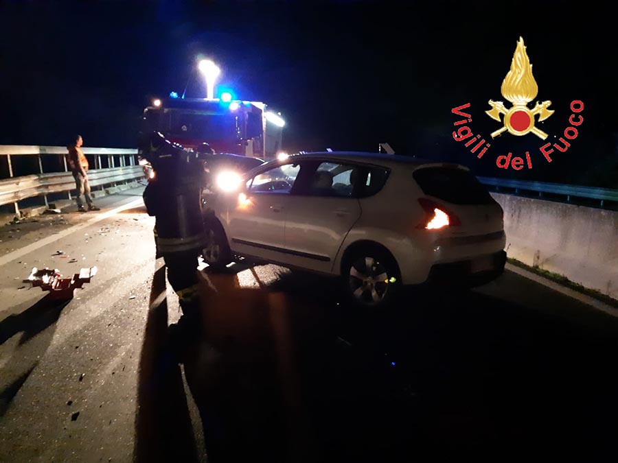 Catanzaro. Rocambolesco incidente stradale, SS280 3 auto coinvolte sul posto i VVF, Ps e Suem118