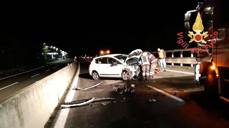 Catanzaro. Rocambolesco incidente stradale, SS280 3 auto coinvolte sul posto i VVF, Ps e Suem118