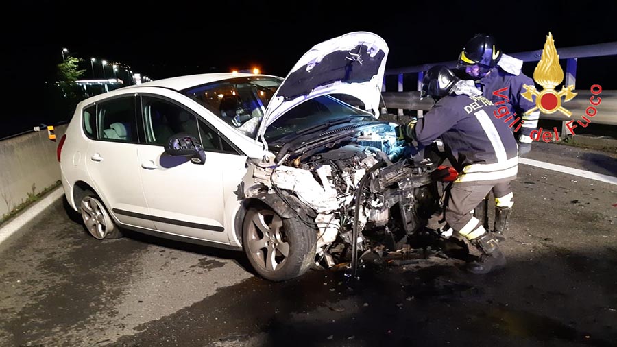 Catanzaro. Rocambolesco incidente stradale, SS280 3 auto coinvolte sul posto i VVF, Ps e Suem118