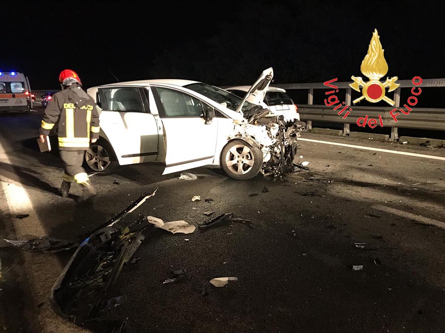 Catanzaro. Rocambolesco incidente stradale, SS280 3 auto coinvolte sul posto i VVF, Ps e Suem118