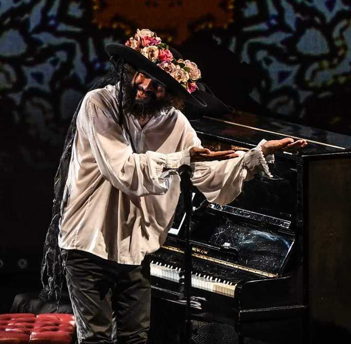 Grande attesa per Vinicio Capossela il 5 dicembre al Teatro Rendano di Cosenza con l’unica tappa in