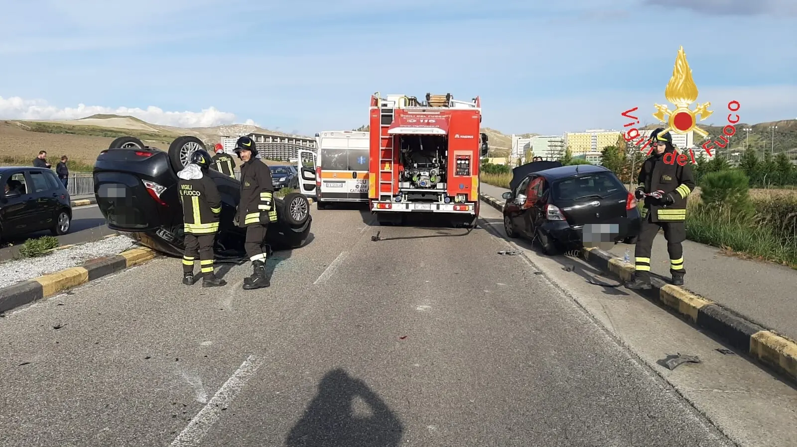 Catanzaro. Incidente stradale Campus Universitario, intervento dei VVF e Suem118 (Foto)