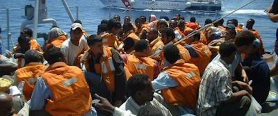 Migranti: in 31 arrivati su barca a vela al largo di Crotone