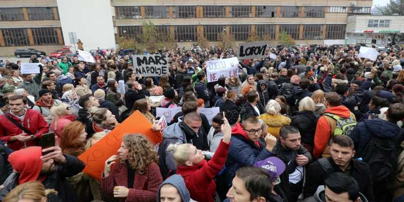 Bosnia: foto di bambini legati e maltrattati in una struttura per minori con disturbi mentali