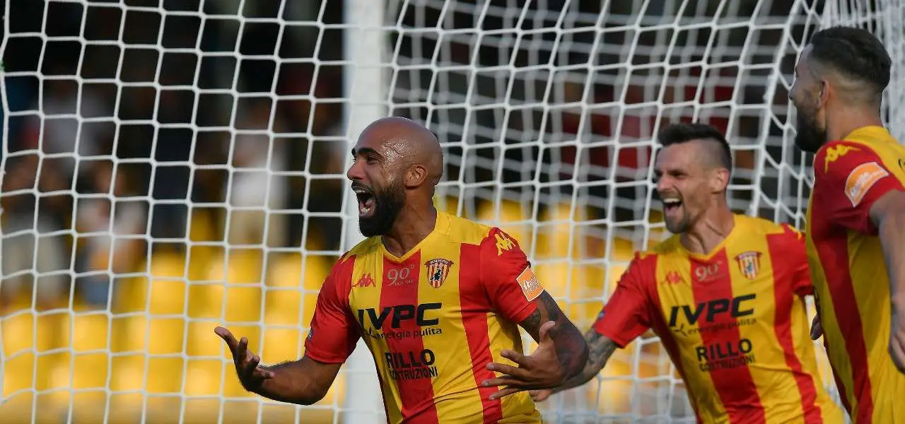 Calcio: Serie B. Benevento Crotone 2-0 tabellino e Commenti