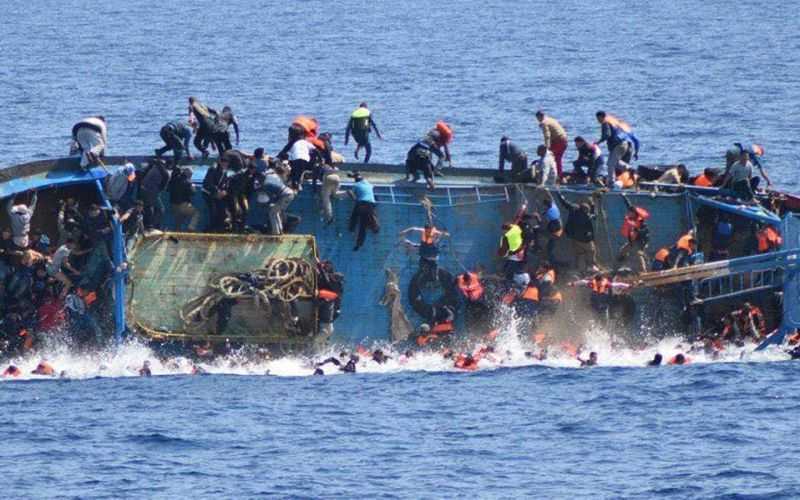 Barcone migranti naufraga a Lampedusa, si temono 20 dispersi "ritrovati cadaveri"