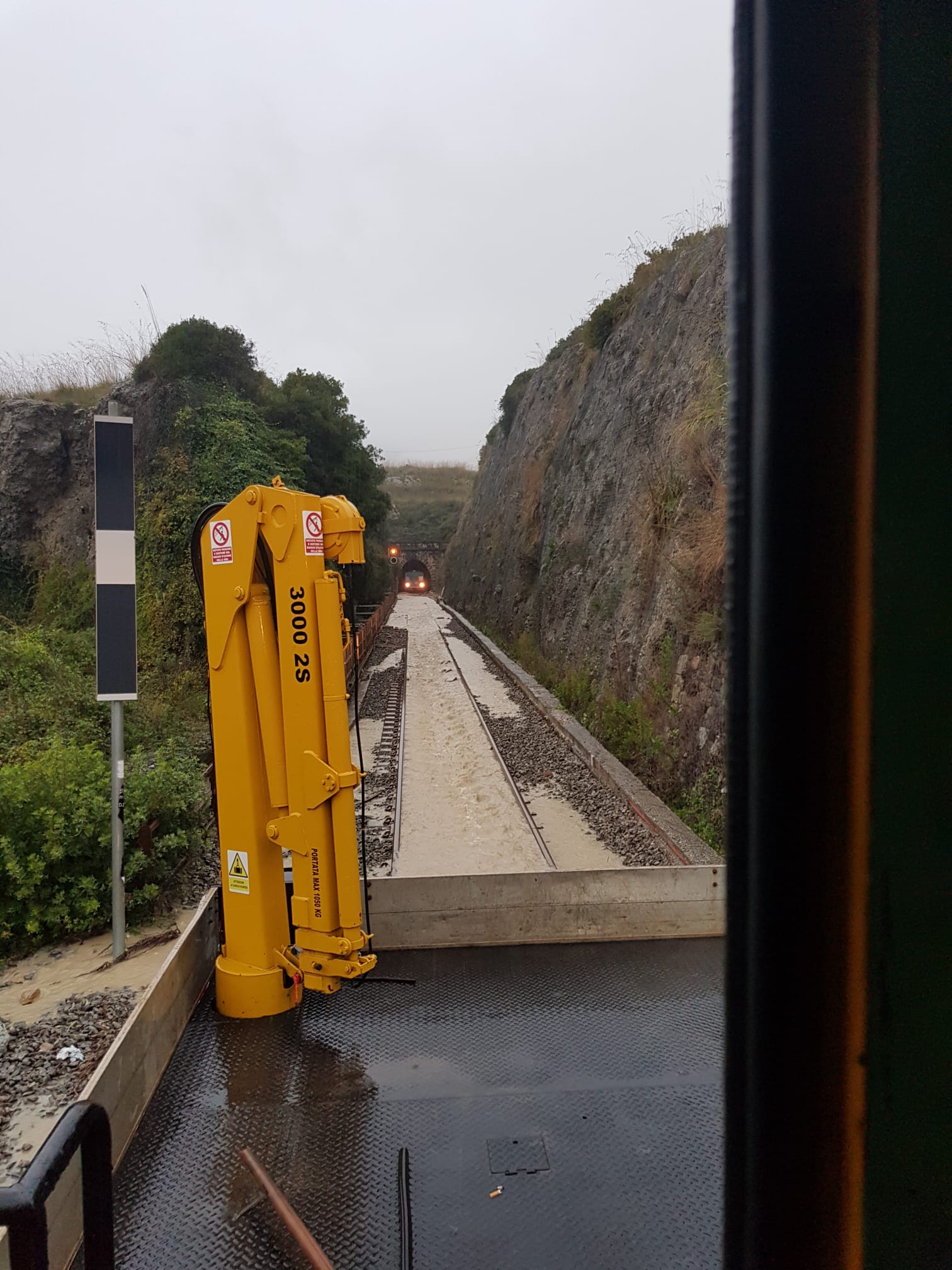 Maltempo: Treno bloccato in galleria Lamezia-Catanzaro per allagamento, intervento dei VVF (Video)