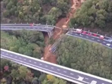 Maltempo, muore donna in Piemonte e crolla viadotto sull'A6 (Video)