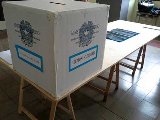 In corso ballottaggi Lamezia e Isola C.R., sciolti per mafia Seggi chiuderanno alle 23