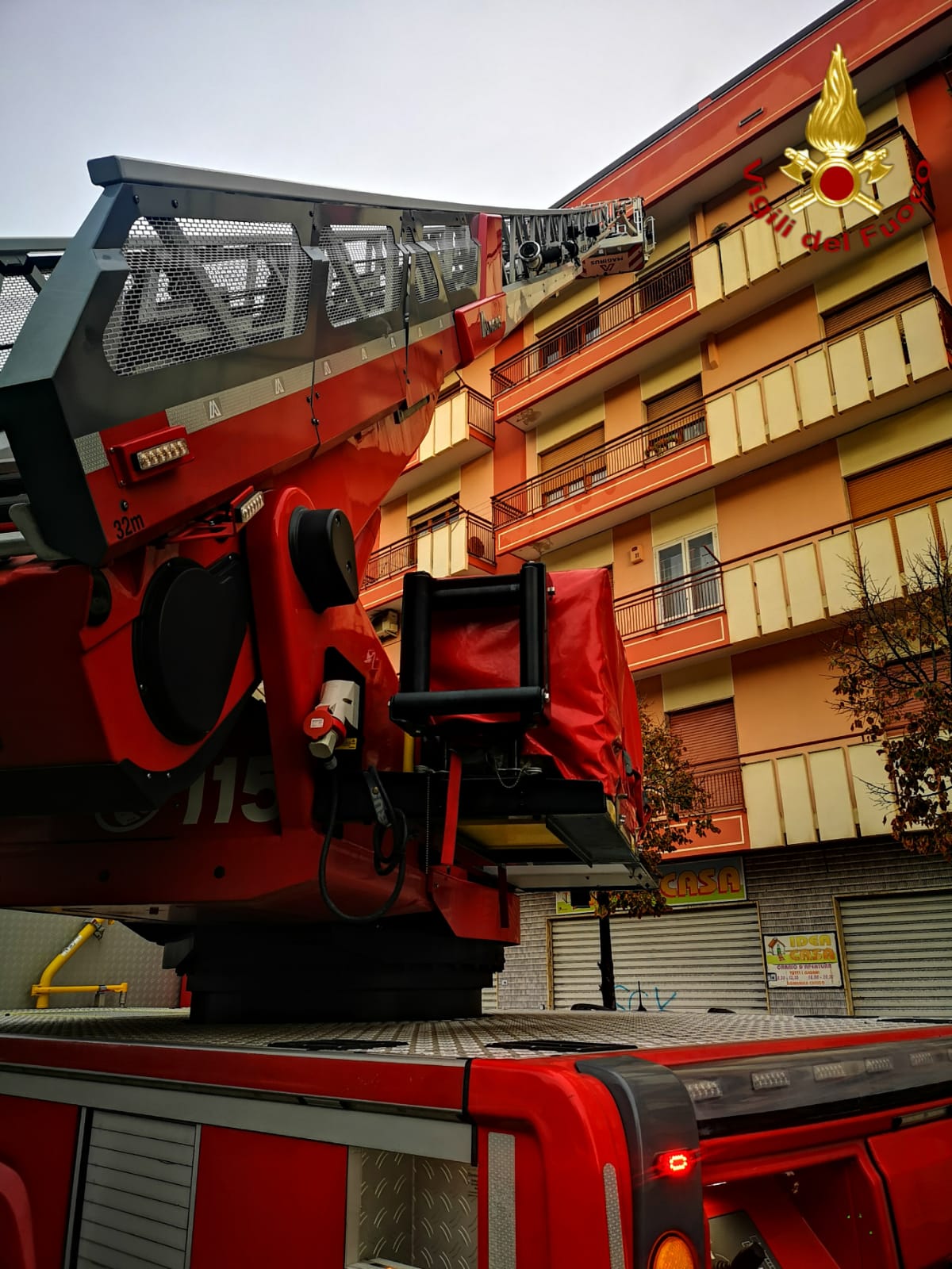 Incendio appartamento a Crotone, tempestivo intervento dei VVF