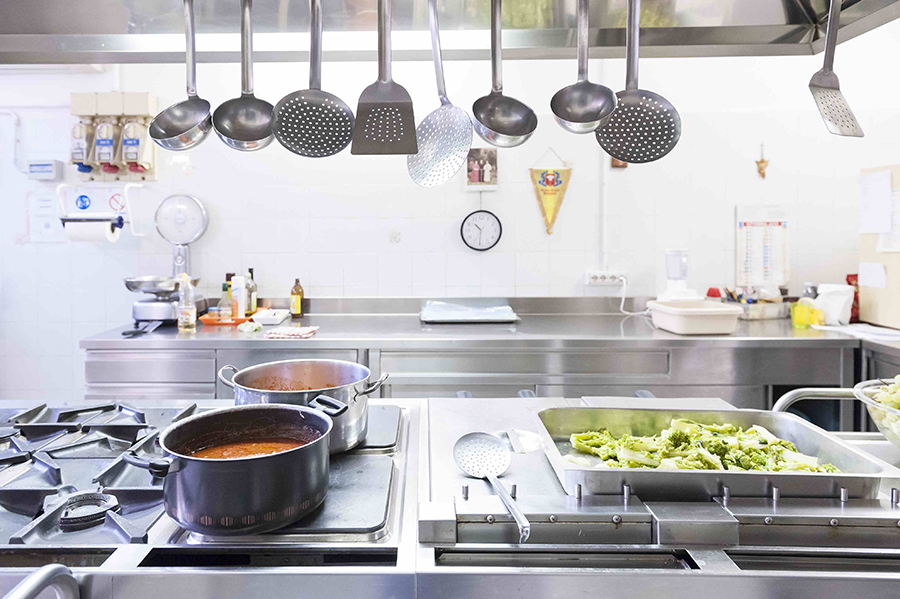 “Operazione pane” anche a Catanzaro: cibo e speranza per chi non ha da mangiare