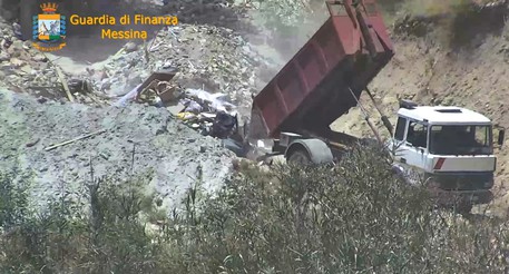 Messina. Gdf sequestra max discarica abusiva