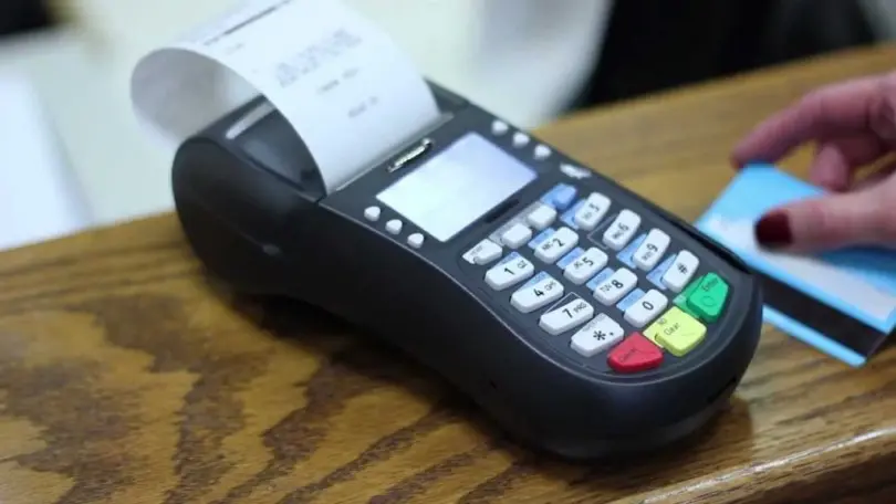 Biglietti aerei comprati con bancomat rubati: 79 arresti "Mastercard, Visa, American Express"