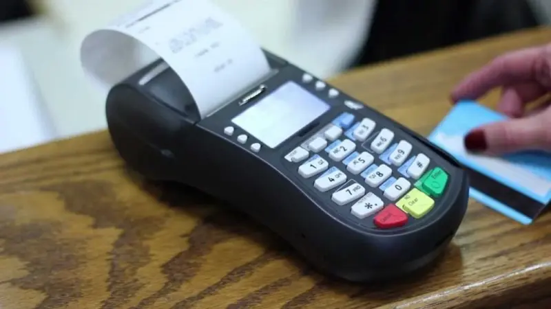 Biglietti aerei comprati con bancomat rubati: 79 arresti "Mastercard, Visa, American Express"