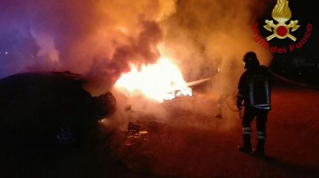 Intimidazione a sacerdote in Calabria, incendiata l'auto di  don Francesco Galloro