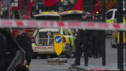 Bufera per il killer di Londra in libertà, Isis rivendica attentatore London Bridge