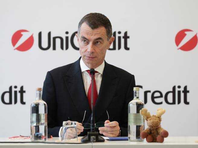 Unicredit taglia 6mila dipendenti e 450 filiali in Italia dura reazione dei sindacati