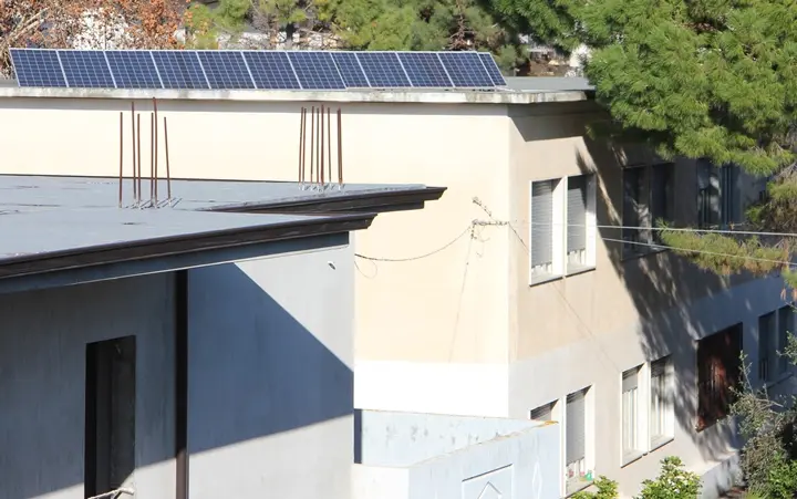 L'ambiente prima di tutto. Saranno completati ed avviati, in alcune scuole, i sistemi fotovoltaici