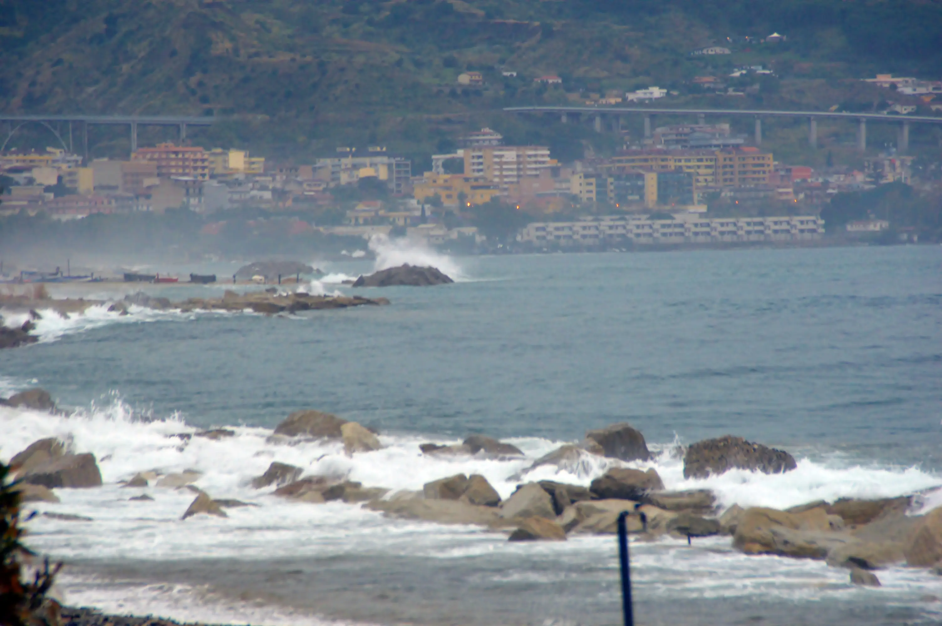 Maltempo: Nel cosentino chiuso lungomare a Paola per rischio mareggiate