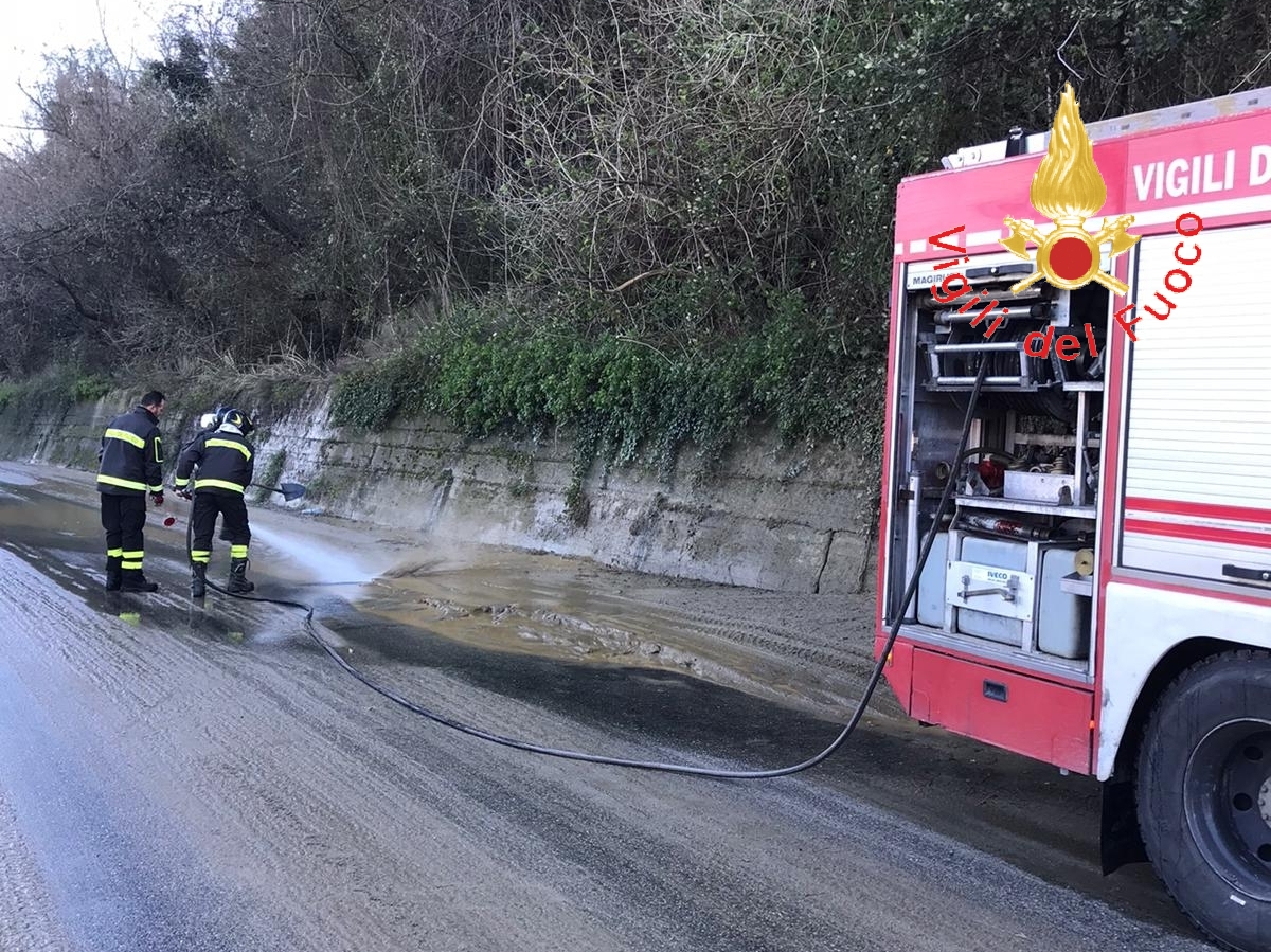 I VVF con il Nucleo NBCR/LPG per intervento molto pericoloso a Lamezia