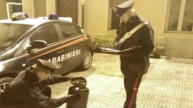 Minaccia far esplodere bombola gas, panico  a Palmi