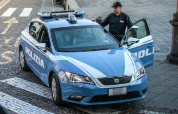 Rapina ai danni di un cittadino Somalo a Catanzaro, la Polizia arresta i due responsabili