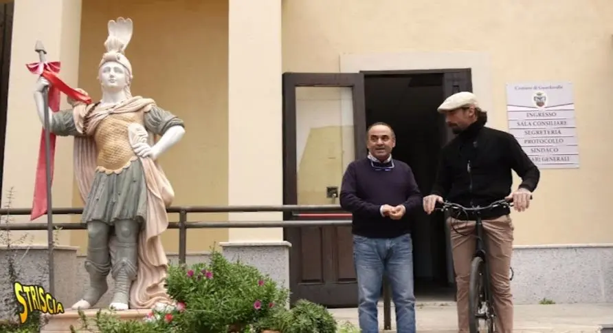 Statua donata da 'ndrina, Codacons, 'prefetto la rimuova'