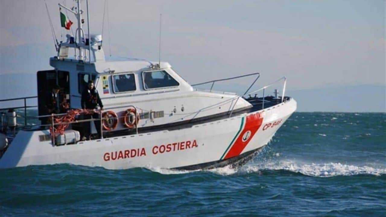 Migranti: veliero con 60 a bordo arrivato a Corigliano Intercettato ieri da Guardia di finanza