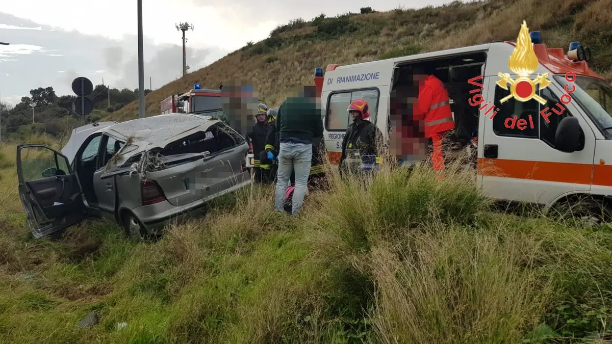 Catanzaro. È di tre persone ferite il bilancio dell'incidente stradale di Via A. Izzi De Falenta