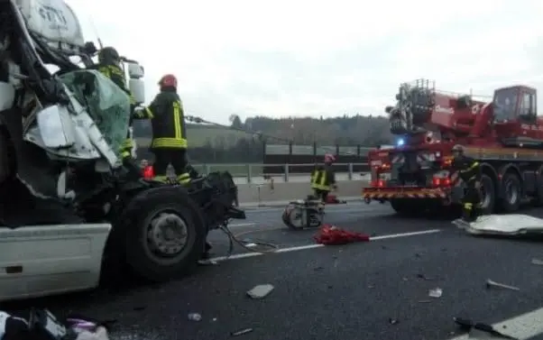Cosenza. Incidenti stradali: scontro auto-furgone, un morto sulla A2