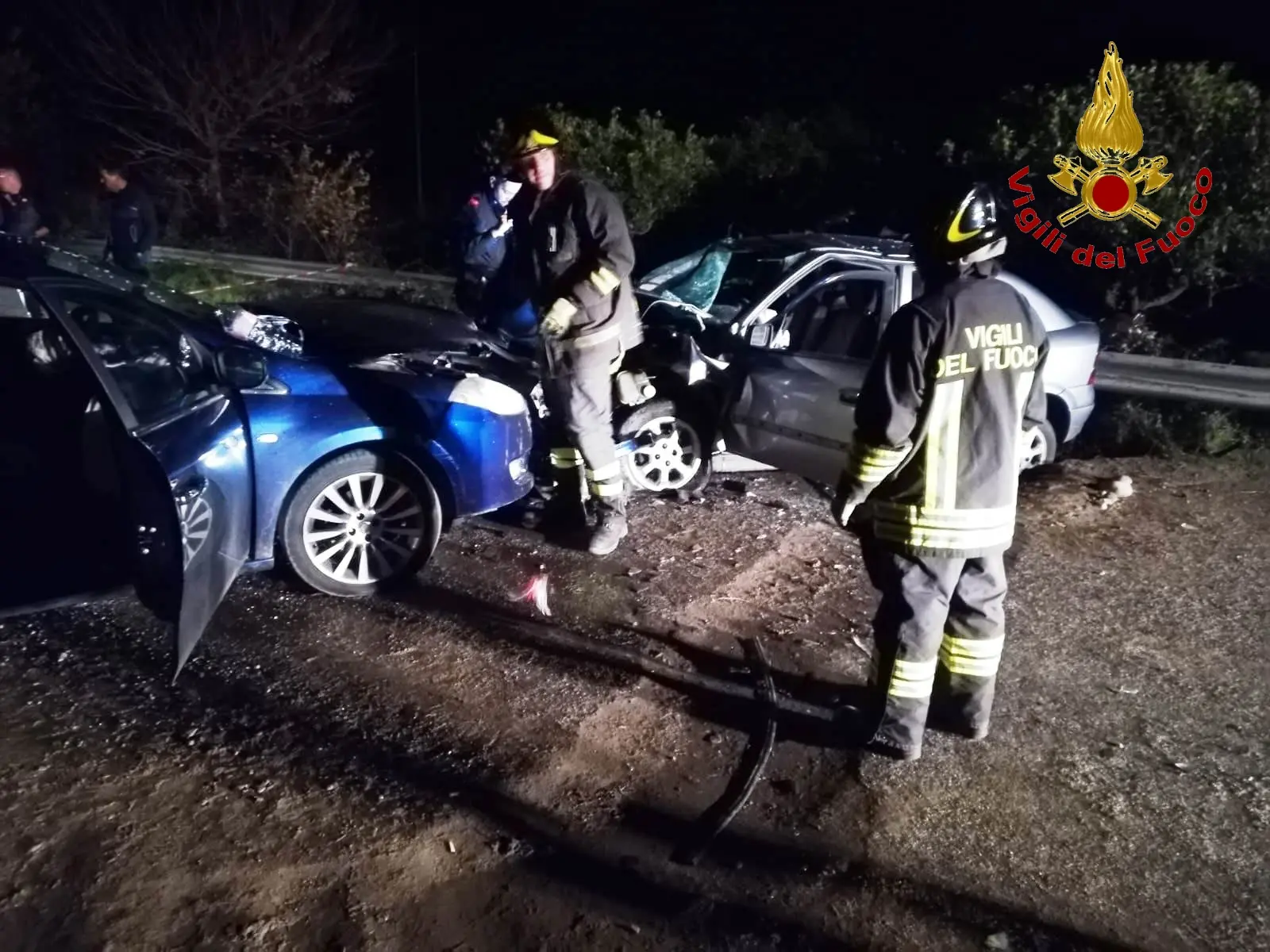 Crotone. Incidente stradale, tutti i passeggeri sono rimasti incastrati nelle lamiere