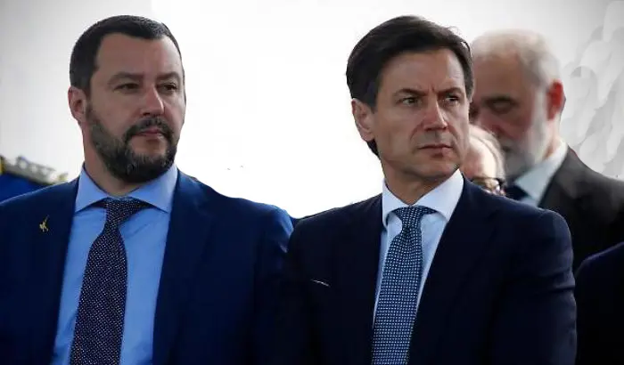 Migranti, scontro Salvini-Conte sul caso Gregoretti