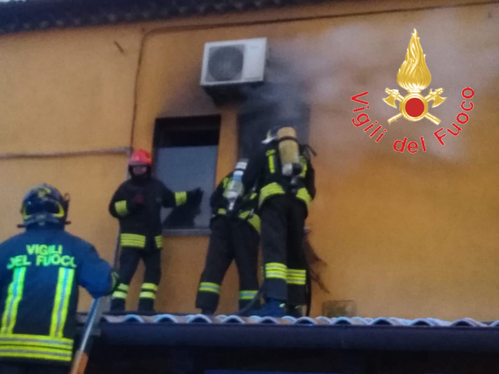 Catanzaro Notte della Vigilia un po' movimentata per i VVF (Foto)