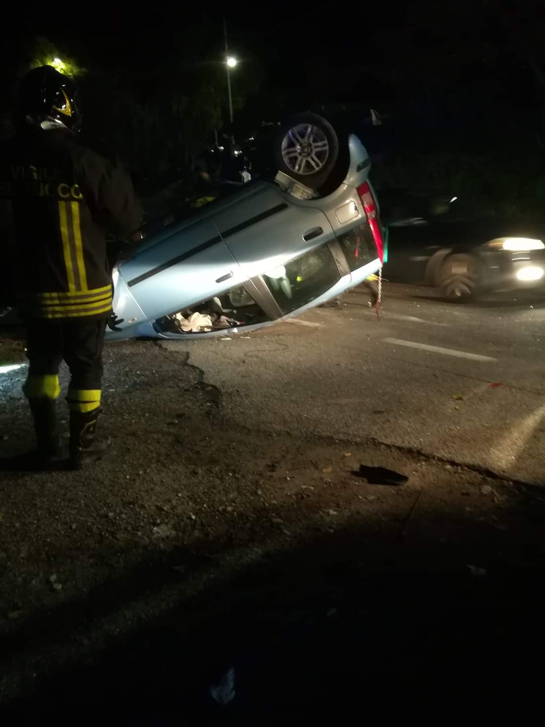 Incidente stradale: SP17 zona Santo Janni auto si ribalta, sul posto i VVF