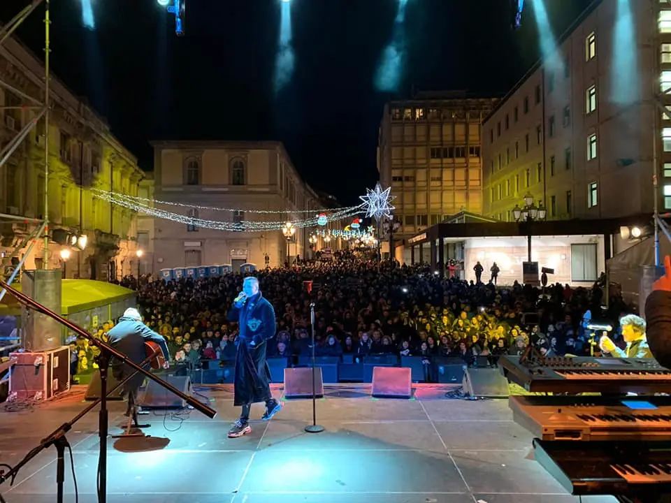 In decine di migliaia a Catanzaro per il grande concerto di Capodanno in piazza (Foto)