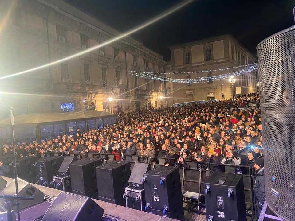 In decine di migliaia a Catanzaro per il grande concerto di Capodanno in piazza (Foto)