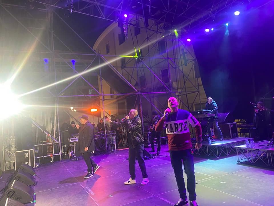 In decine di migliaia a Catanzaro per il grande concerto di Capodanno in piazza (Foto)