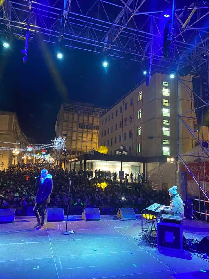 In decine di migliaia a Catanzaro per il grande concerto di Capodanno in piazza (Foto)