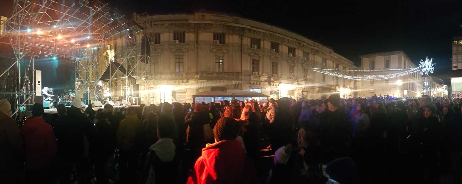 In decine di migliaia a Catanzaro per il grande concerto di Capodanno in piazza (Foto)