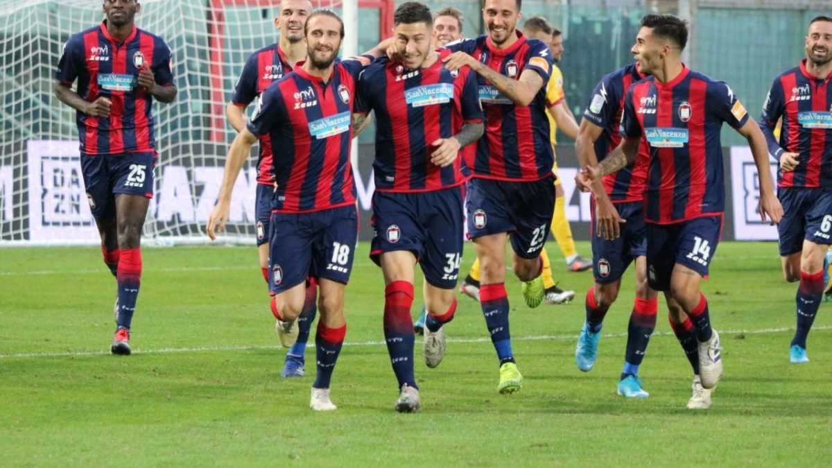 Calcio Serie B Sondaggio tecnici B: Pordenone  Sorpresa, Benevento e Crotone in Serie A