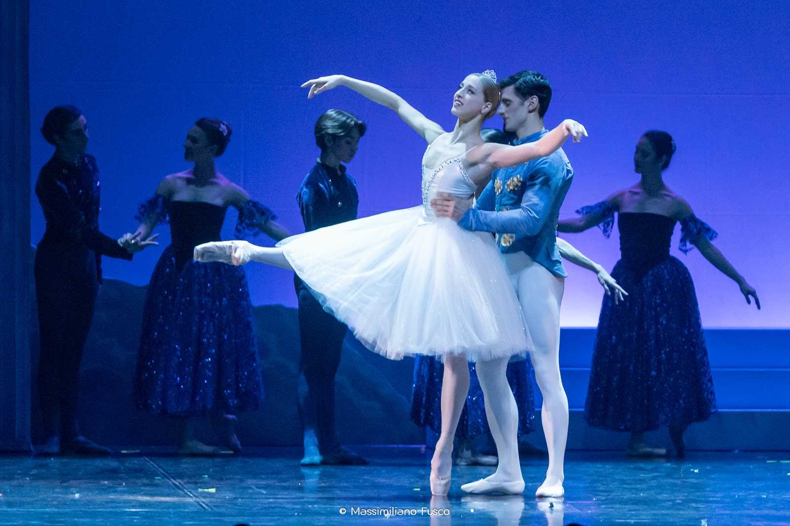 Domani al Politeama “Cenerentola”, un classico del balletto diretto da Luciano Cannito