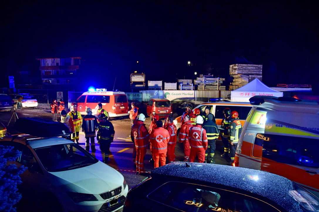 Auto piomba su pedoni, 6 morti e 11 feriti in valle Aurina
