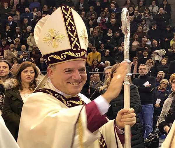 L'ingresso ufficiale dell'arcivescovo mons. Angelo Raffaele Panzetta nell’arcidiocesi di Crotone