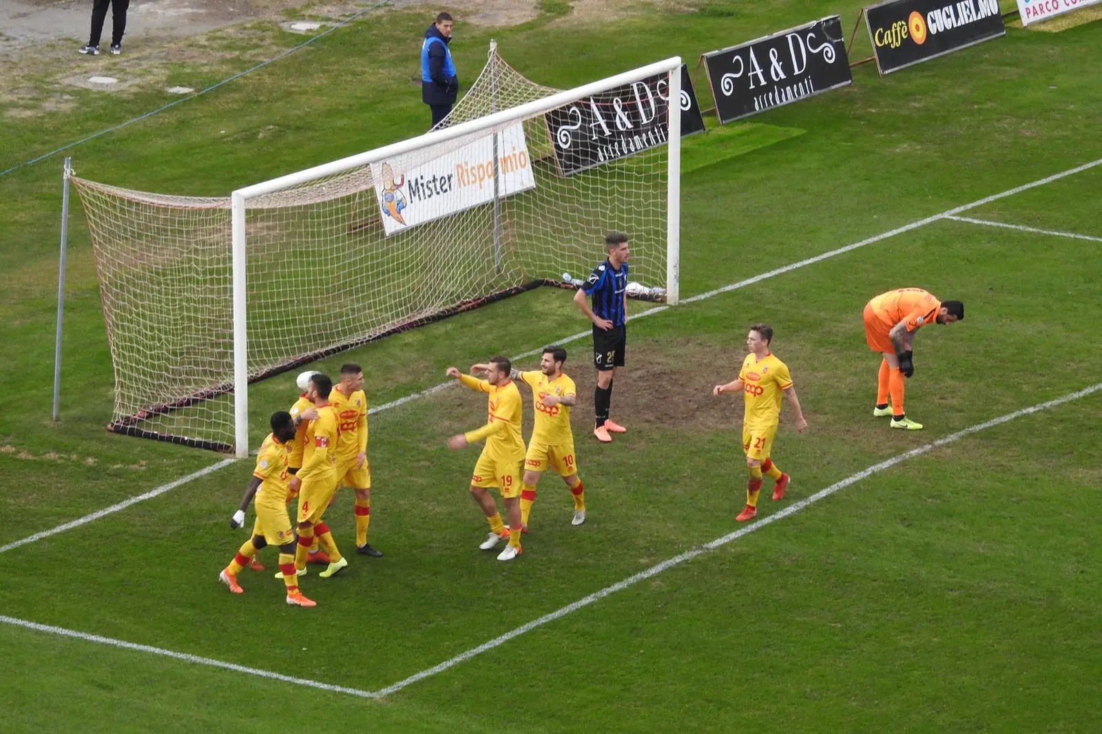 Calcio. Catanzaro-Bisceglie 2-1. Nicoletti e Giannone regolano i pugliesi (con highlights)